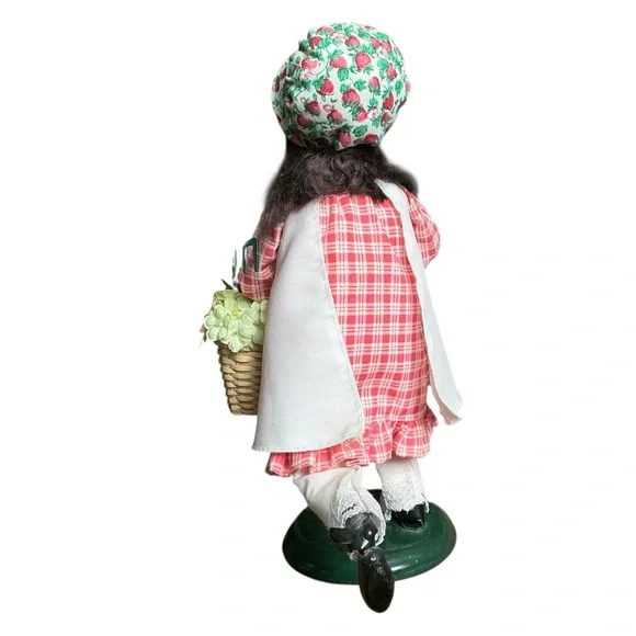 Byers Carolers - Spring Gardening Girl - White Apron - Picture 4 of 7